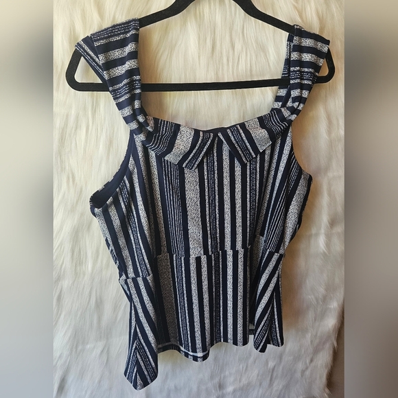 Ricki's Ultra Soft Reverse Peter Pan Collar Top - Picture 5 of 7